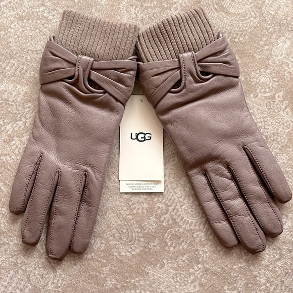 Brand New UGG Genuine Leather Taupe Touchscreen Tech Gloves Bow Neutral Ribbed - Picture 1 of 14
